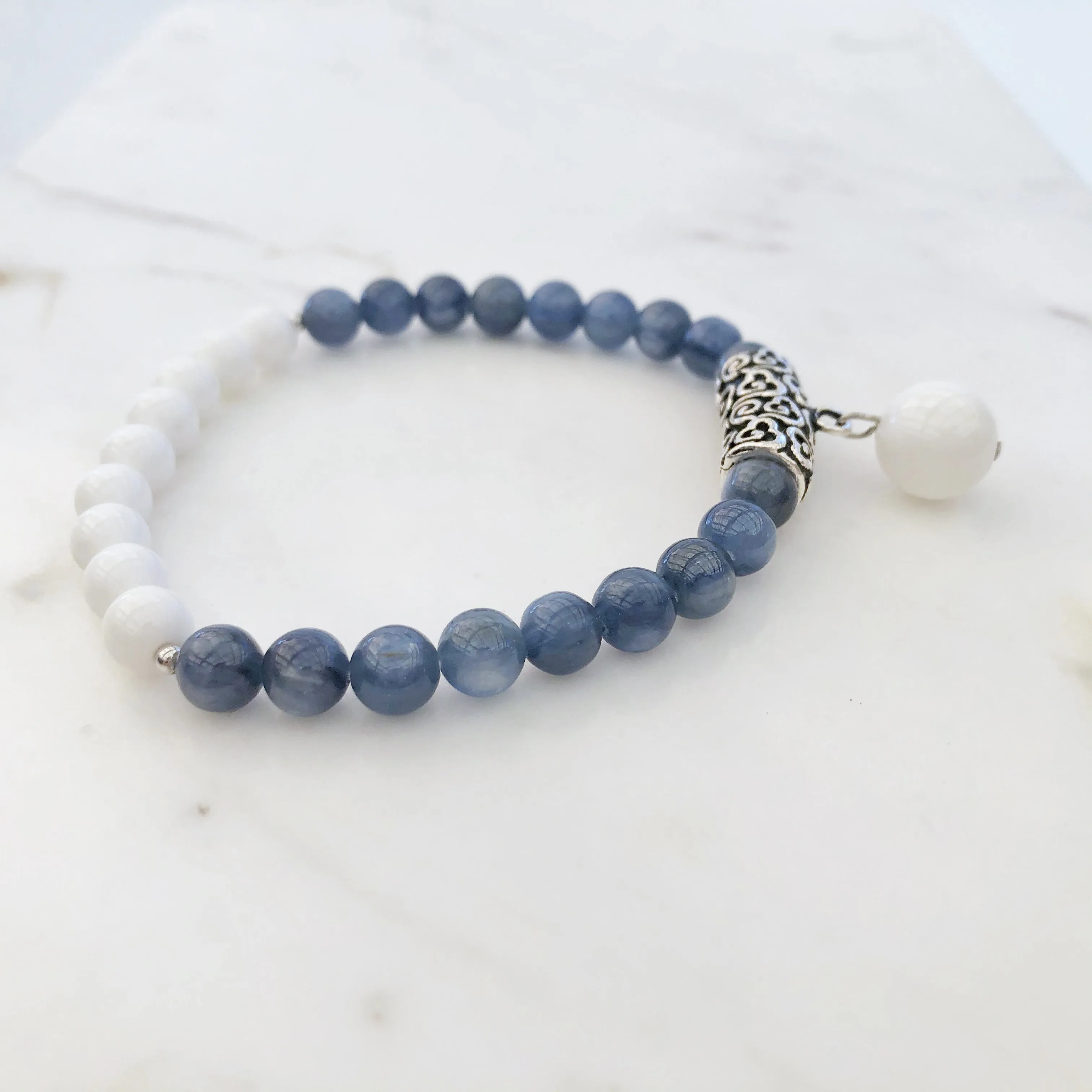 Auspicious Beaded Kyanite and Tridacna Bracelet