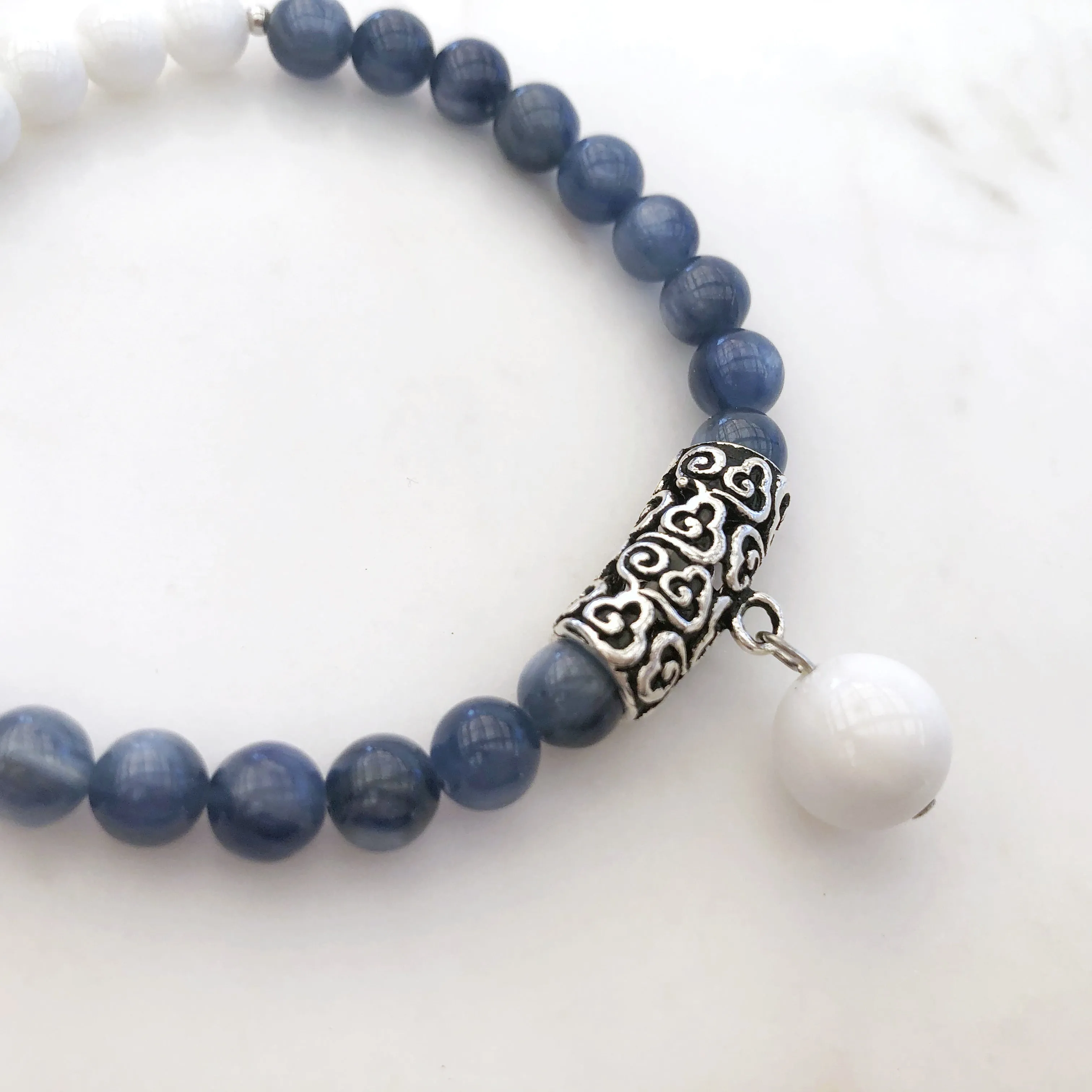 Auspicious Beaded Kyanite and Tridacna Bracelet