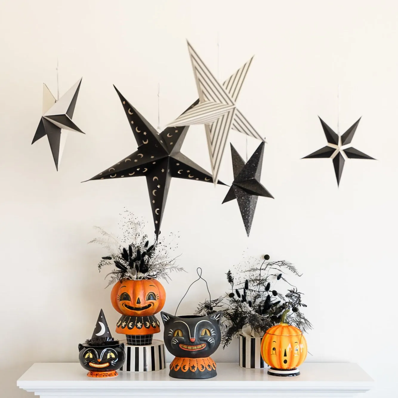 BLACK & WHITE 3D STARS